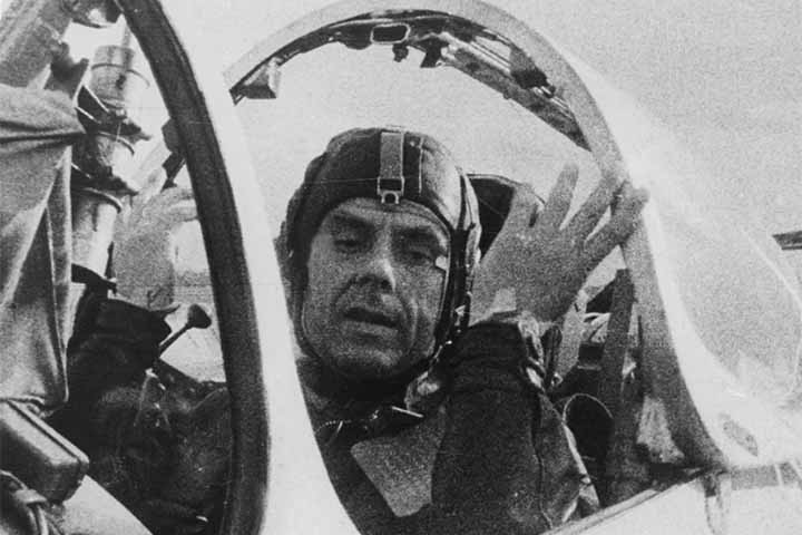 Sendo assim, Komarov  foi o primeiro soviético a ir ao espaço duas vezes e o primeiro homem a morrer numa missão espacial, a bordo da nave Soyuz 1, em abril de 1967