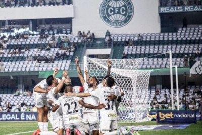 O Santos passou pelo ano mais difícil de sua história. Não pelo o que aconteceu durante a temporada, mas pelo que teve que passar. Afinal, o Peixe disputou a Série B do Campeonato Brasileiro pela primeira vez. Contudo, conseguiu superar com louvor, ao conquistar o acesso e o título. Além disso, foi vice-campeão do Campeonato Paulista - Foto: Raul Baretta/ Santos FC.  -  (crédito: Foto: Raul Baretta/ Santos FC.)