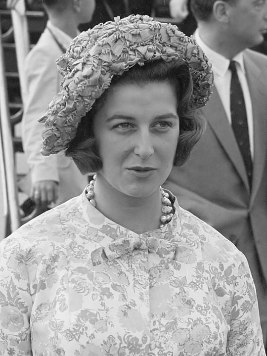 Princesa Alexandra de Kent (membro da Família Real Britânica) - Nascida em 1936, é pouco conhecida no Brasil, mas tornou-se marcante na  Realeza do Reino Unido por ser a primeira princesa britânica a frequentar uma escola regular: a Heathfield. Seu pai foi o príncipe Jorge, Duque de Kent, quarto filho do rei Jorge V  e da rainha Maria de Teck. 