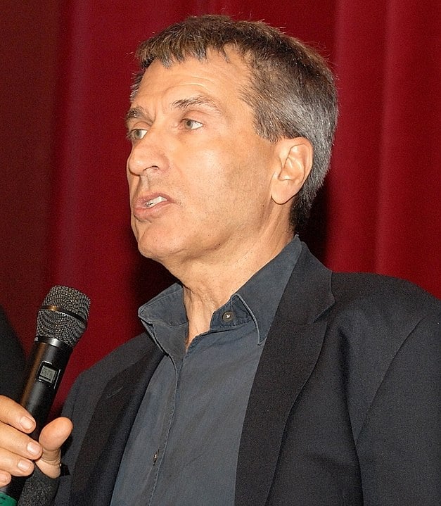 Nicholas Meyer (escritor)- Americano, nasceu em 24/12/1945. É cineasta e escritor, conhecido por dirigir filmes como 