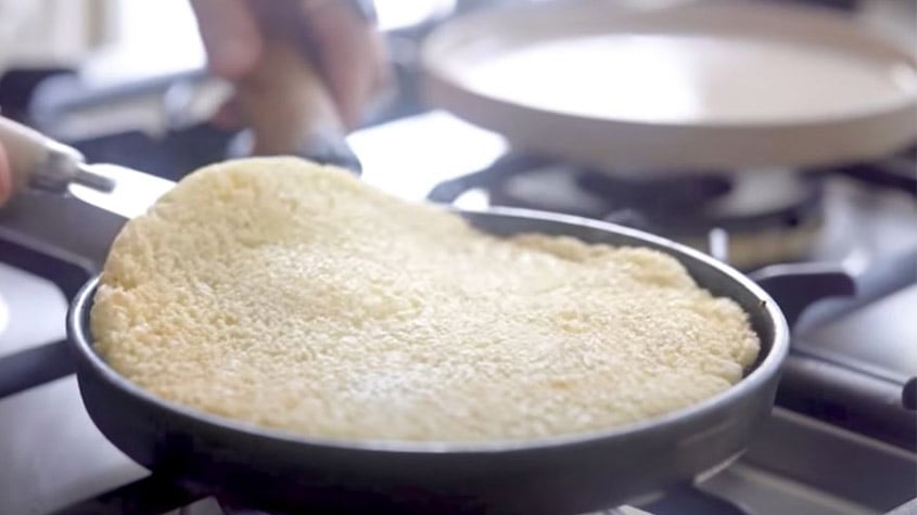 Beiju de mandioca (também conhecido como tapioca): de origem indígena, o beiju é muito popular no Nordeste e Norte do Brasil. Feita com a tapioca (fécula da mandioca), pode ser recheada de diversas formas.