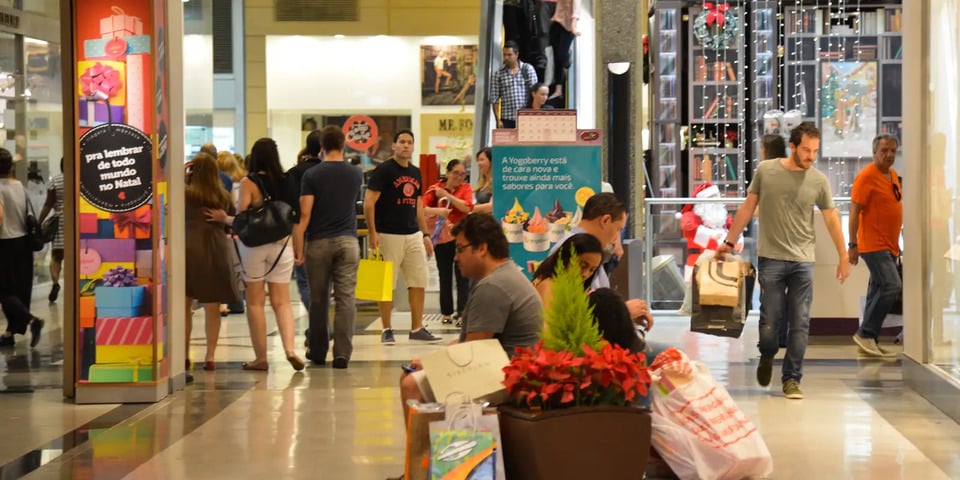 Os vendedores, porém, precisam deixar claro para o cliente na hora da compra quais são as regras que adotam para eventuais trocas. 