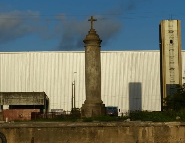 Cruz do Patrão - Recife, Pernambuco - Localizada em uma área rural do Porto do Recife, esse monumento do século XIX  tornou-se conhecido por causa de histórias envolvendo fantasmas e fenômenos sobrenaturais, como sons de gemidos e correntes.