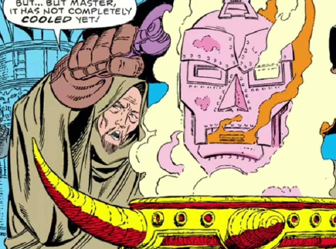 Após anos de estudo e pesquisa, ele desenvolveu uma armadura tecnológica avançada e uma máscara que lhe concede poderes místicos, transformando-se no Doutor Destino.