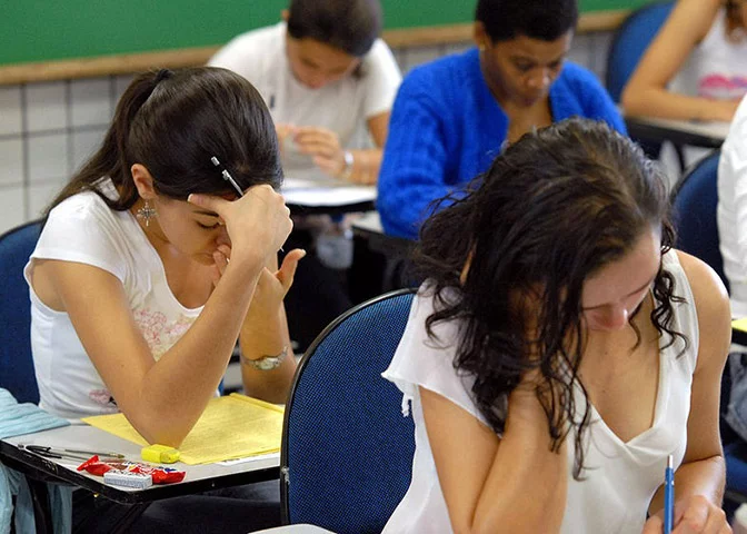 O IEC ainda explicou a decisão de manter o item na escola: 