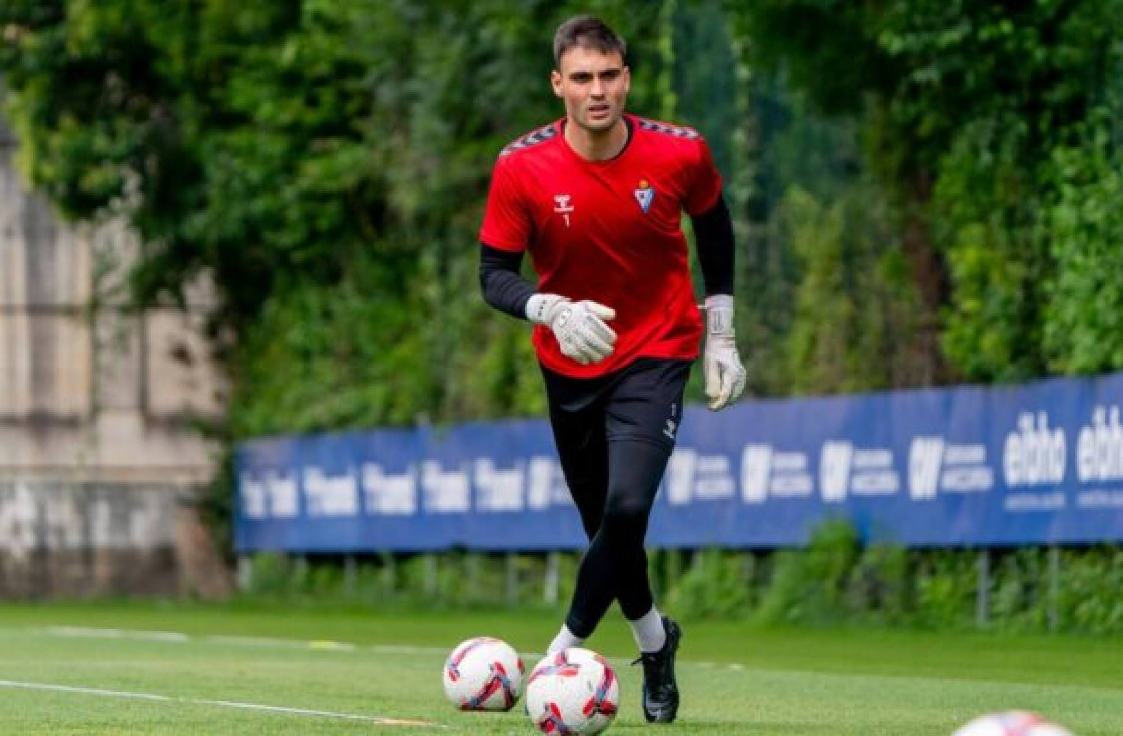 Vasco encaminha contratação do goleiro Daniel Fuzato