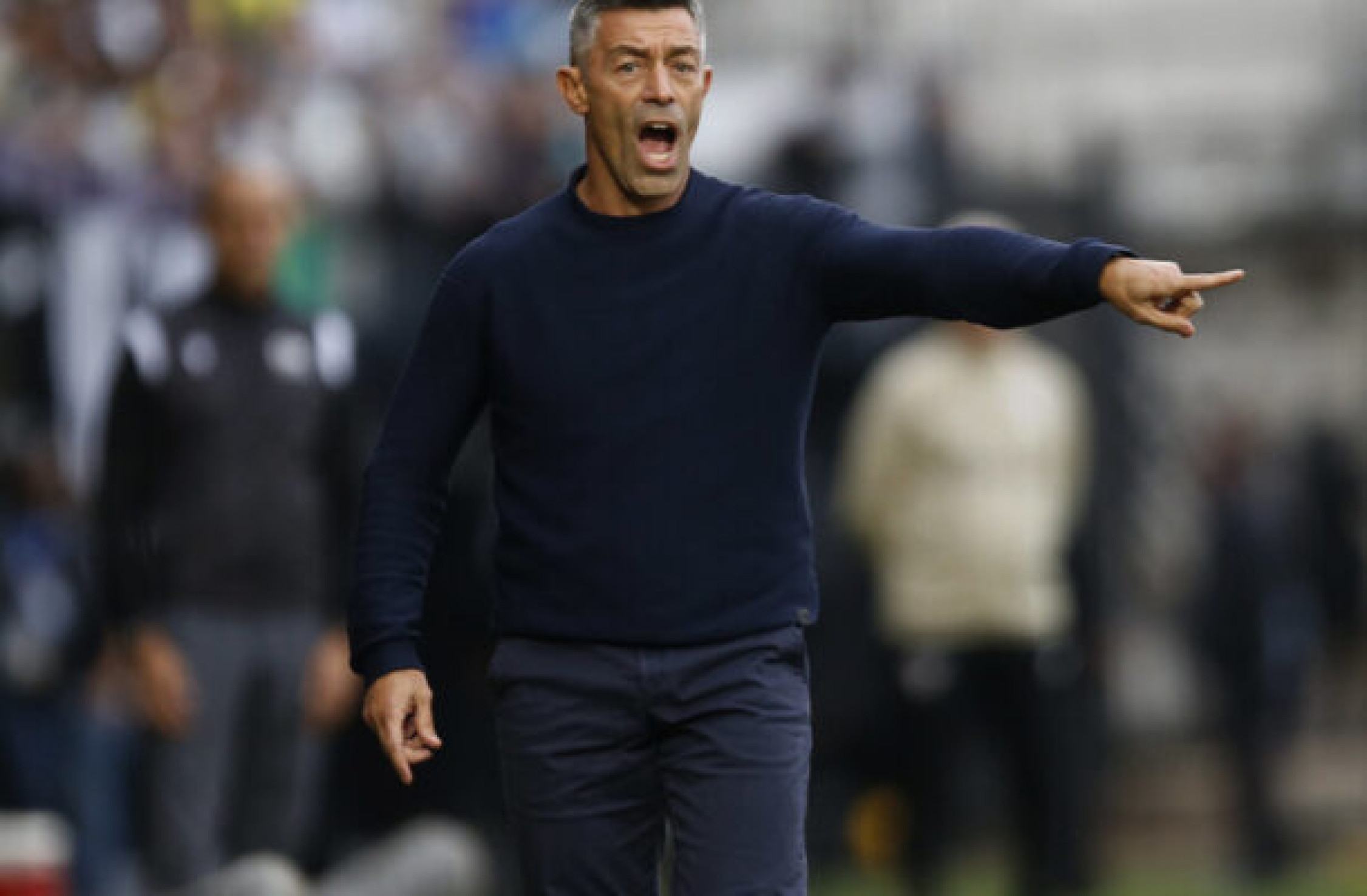 Santos anuncia a contratação do técnico Pedro Caixinha