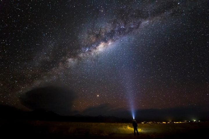 A pesquisa também mostrou que o turismo noturno está ganhando popularidade entre brasileiros, especialmente em locais com 