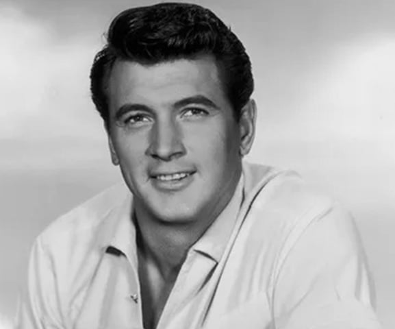 Rock Hudson (1925-1985) - EUA - Um dos atores mais bonitos do cinema, estrelou comédias ao lado de Doris Day e fez dramas, como 