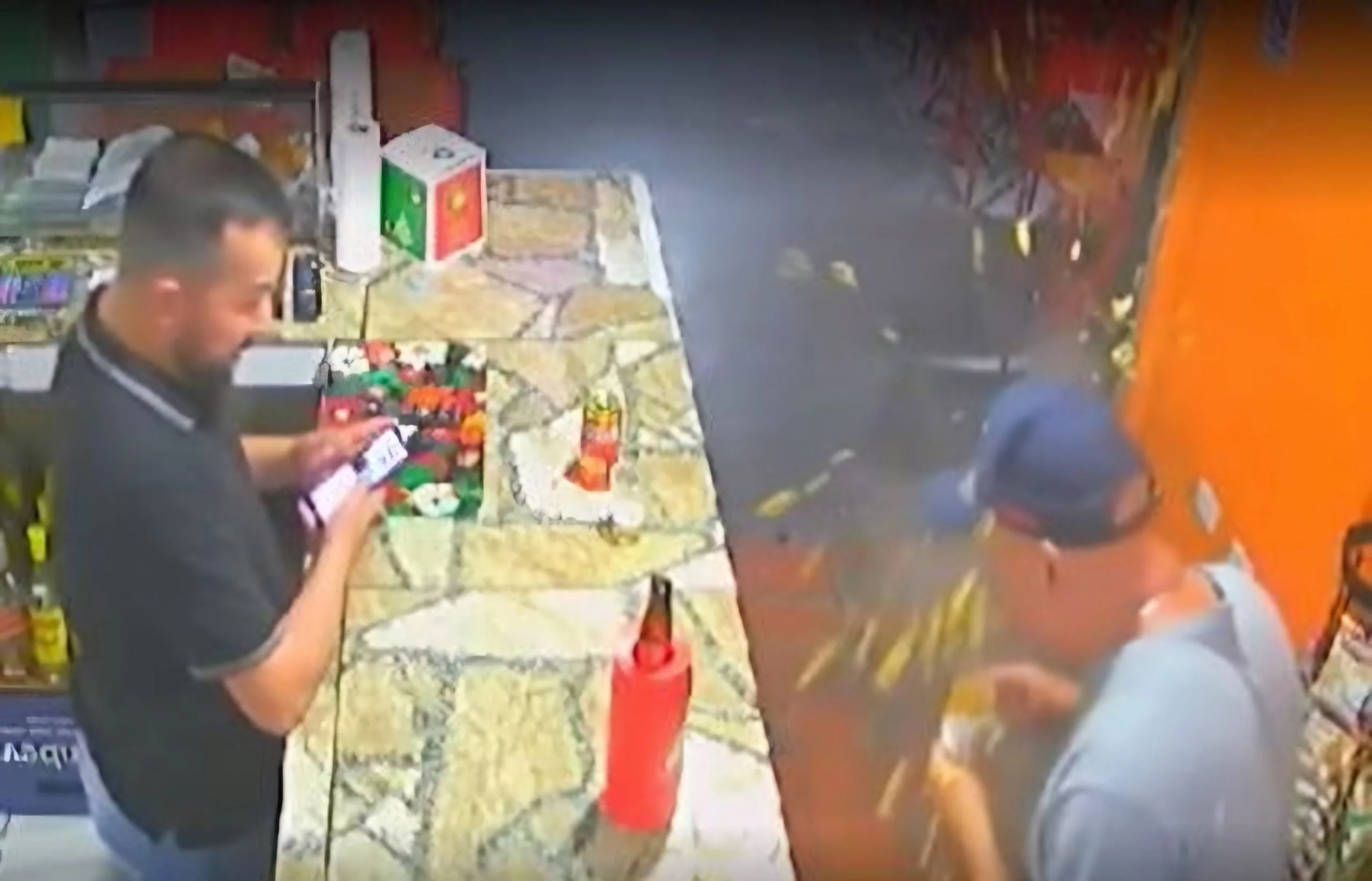 Nataniel decidiu revelar esse caso depois que viu no noticiário o vídeo da 'explosão' de uma coxinha no rosto de um cliente num bar em Curitiba no dia 13/12.  Câmeras de segurança mostraram o momento em que o recheio sai voando quando ele morde o salgado.