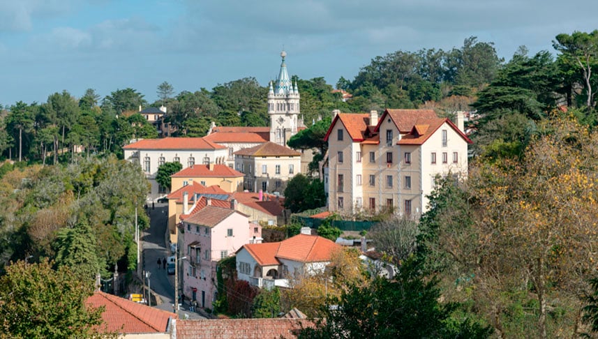 Sintra (Portugal) - A paisagem cultural da romântica vila portuguesa, a 70 km da capital Lisboa, é valorizada pela preservação de palacetes, bosques, capelas e hortos, num conjunto histórico que inclui pérolas como o Castelo dos Mouros, o Palácio da Pena e a Quinta da Regaleira. 