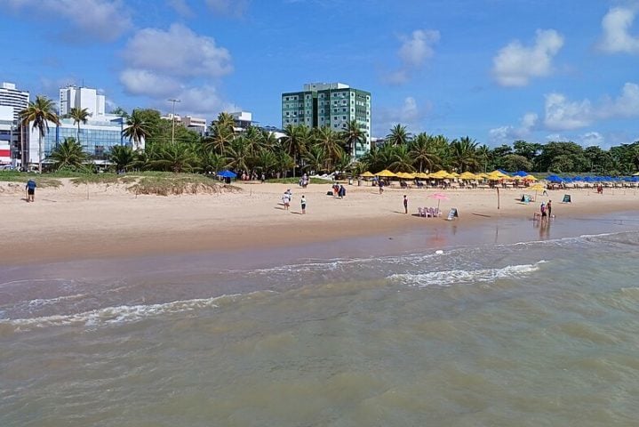 Uma das cidades mais antigas do Brasil, fundada em 1585, a capital da Paraíba é conhecida por suas belas praias, clima agradável e um charme especial que atrai turistas em busca de uma experiência relaxante.