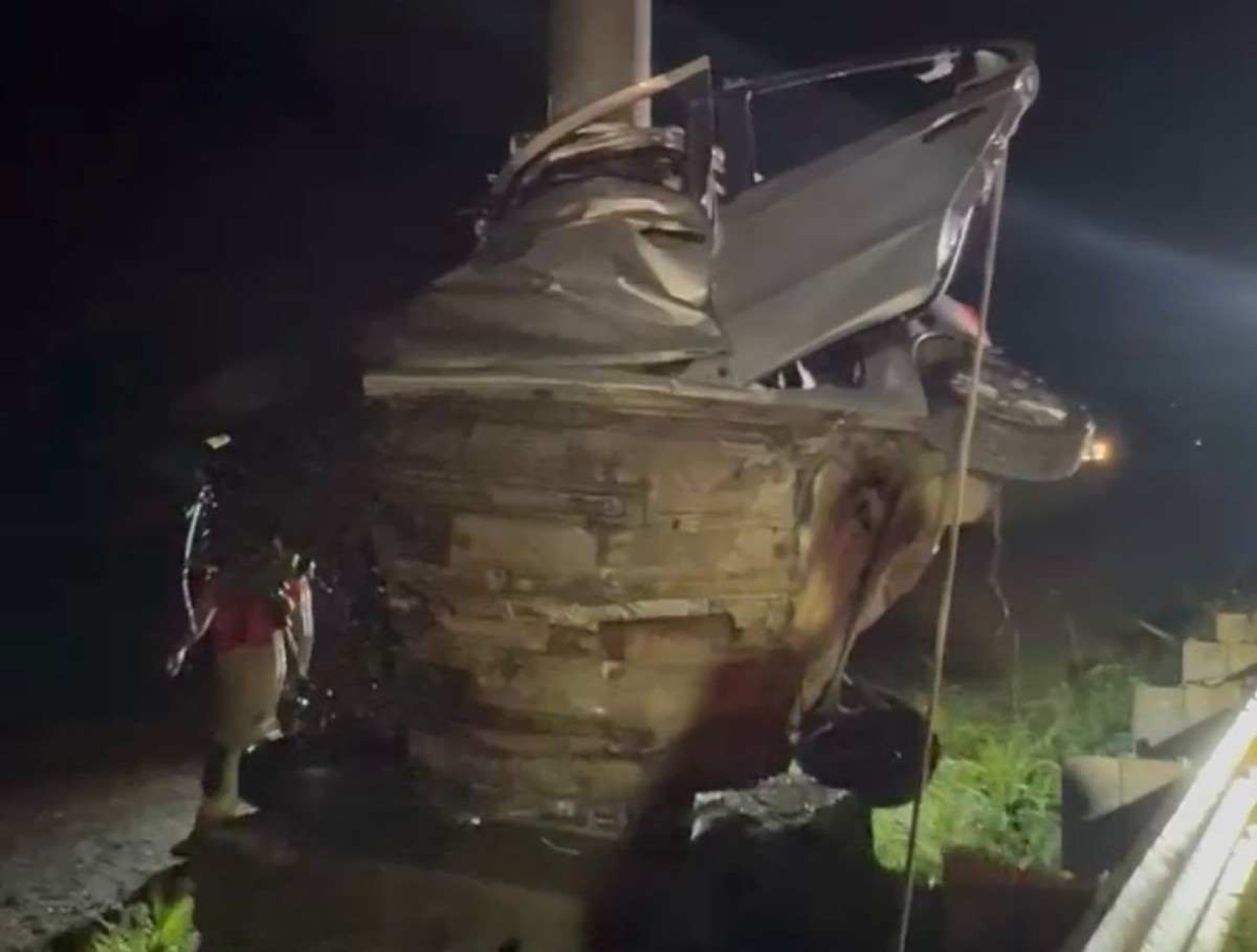 Motorista morre ao bater em poste em rodovia estadual da Grande BH