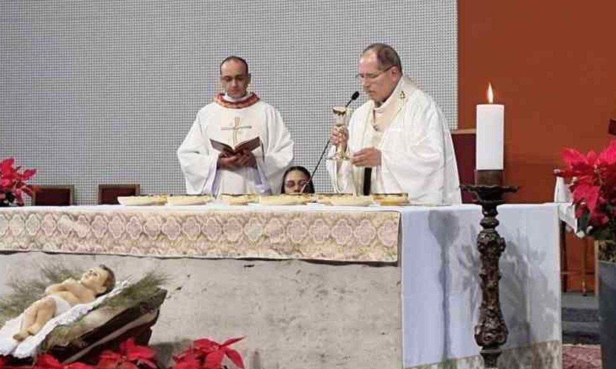 Dom Walmor celebrou missa na noite desta terça-feira (24/12) -  (crédito: Arquidiocese de BH/Divulgação)