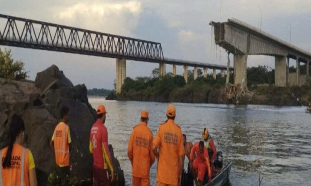 A ponte liga Aguiarnópolis, em Tocantins, a Estreito, no Maranhão, desabou neste domingo -  (crédito:  CYNTHIA LIUTKUS-PIERCE/AFP)