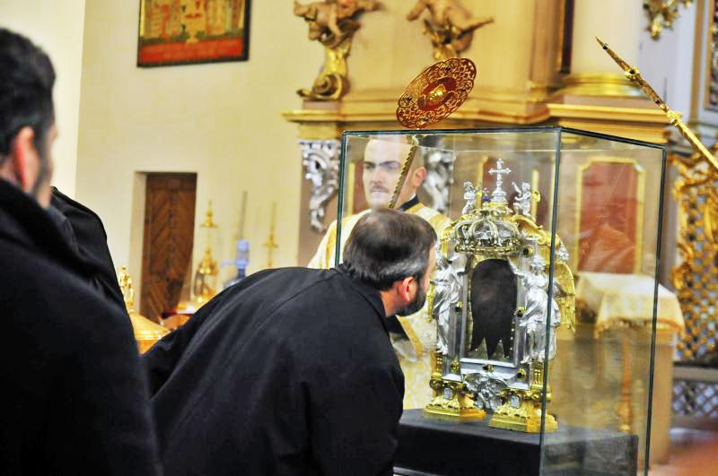 IMAGEM DE EDESSA (Mandylion)  - Ã? um pano onde, segundo a lenda, o rosto de Cristo teria sido impresso, sem intervenÃ§Ã£o humana (acheiropoietos). Descoberta no sÃ©culo VI em Edessa (atual Turquia) e transferida para Constantinopla em 944, desapareceu apÃ³s o saque de 1204. Ã? uma das primeiras representaÃ§Ãµes do Sagrado Rosto de Cristo, sendo associada ao Santo SudÃ¡rio de Turim.

