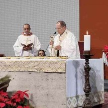 Dom Walmor celebrou missa na noite desta terça-feira (24/12) -  (crédito: Arquidiocese de BH/Divulgação)