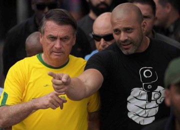 O ex-presidente Jair Bolsonaro e o ex-deputado federal Daniel Silveira na campanha eleitoral de 2022  -  (crédito: Carl de Souza/AFP)