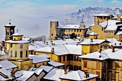 As chaminés, presentes em locais de baixa temperatura, são usadas para ventilar fumaça e gases da queima de combustíveis, como madeira, carvão ou gás, de lareiras, fogões a lenha ou aquecedores. Impedem o acúmulo de monóxido de carbono e outras substâncias tóxicas no ambiente em que as pessoas e os pets ficam.  -  (crédito:  Flickr Rosmarie Wirz)