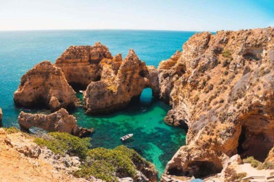 Ponta da Piedade, na Cidade dse Lagos, no Algarve é um dos destinos mais visitados na região de Portugal -  (crédito: WIRESTOK/FREEPIK)