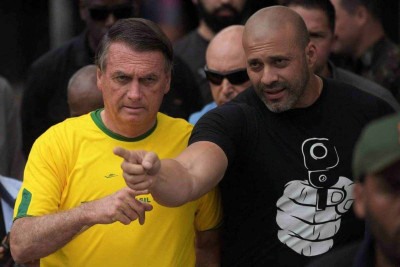 O ex-presidente Jair Bolsonaro e o ex-deputado federal Daniel Silveira na campanha eleitoral de 2022  -  (crédito: Carl de Souza/AFP)