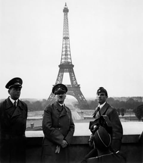 Hitler nunca subiu a torre, para alívio dos franceses. Pouco antes da tomada de Paris pelos nazistas, os cabos dos elevadores foram cortados. Ele teria que ir pelas escadas. Alemães colocaram uma suástica no alto da torre. Mas um soldado da Resistência escalou a torre para botar uma bandeira francesa no topo.   