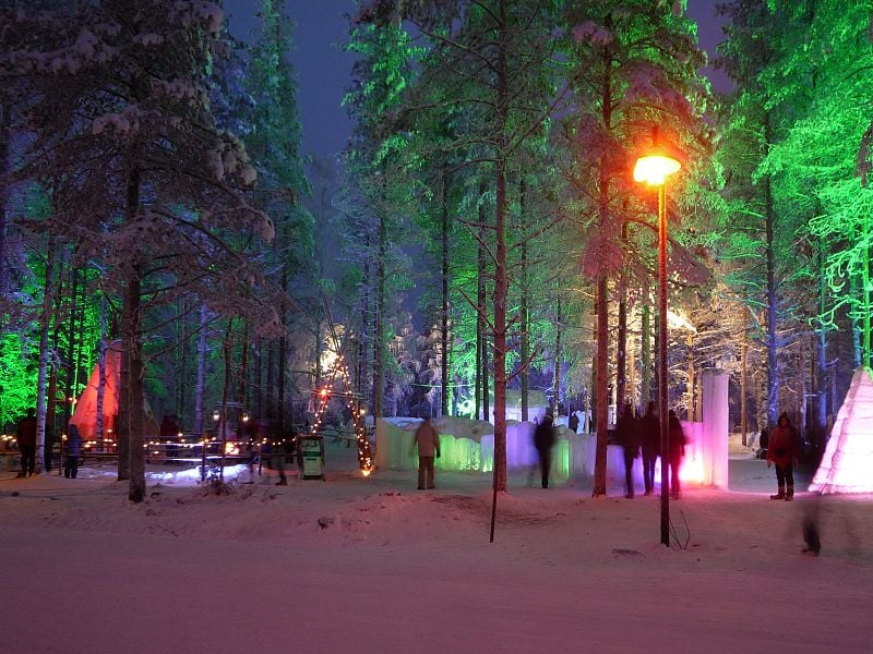 Apesar de a ideia do Papai Noel da Lapônia ter se fixado no imaginário popular da região no período, levaria décadas até a “oficialização” de Rovaniemi como o reduto noelino. 