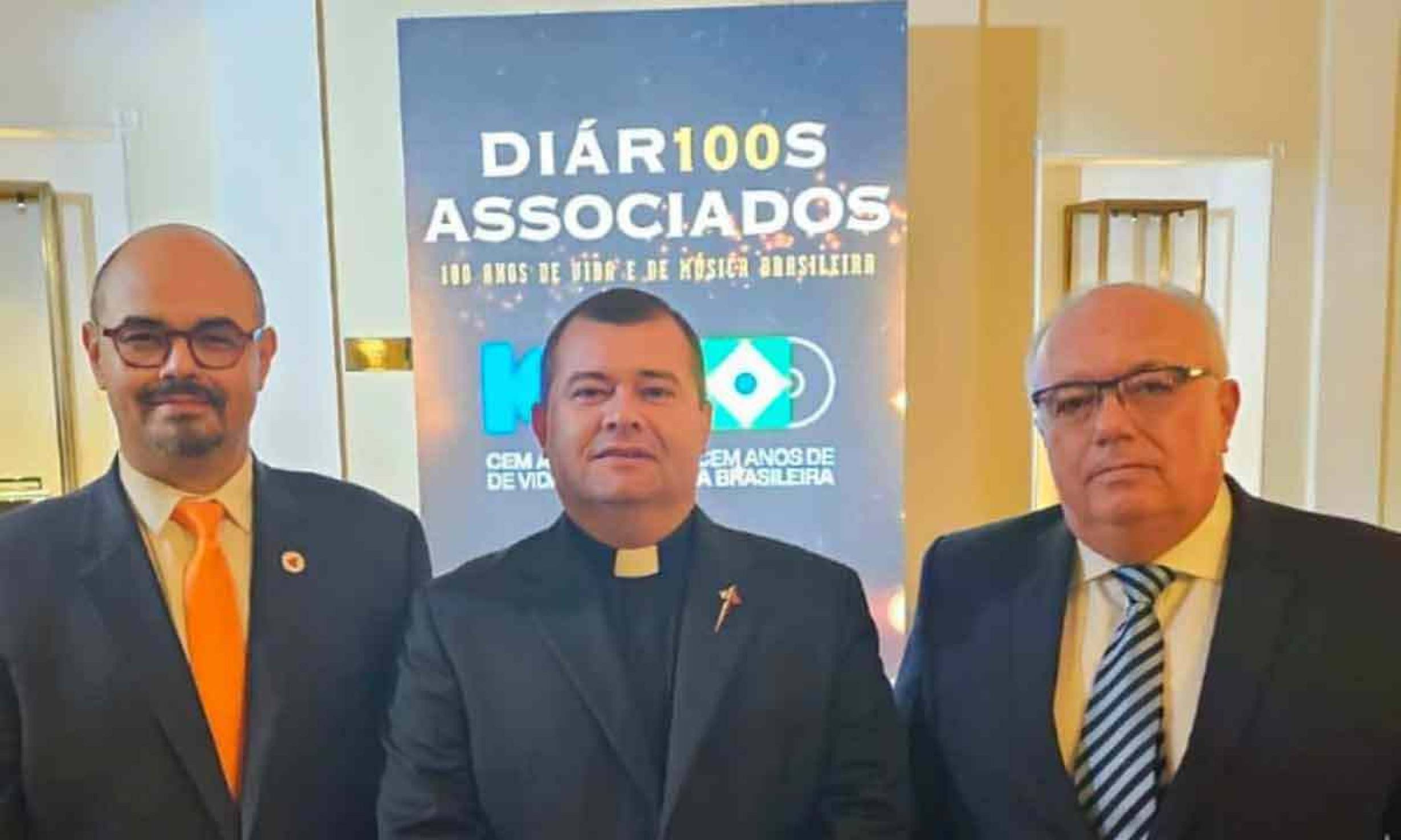 O vice-governador Mateus Simões, padre Antônio Guerra e Décio Freire, presidente do Conselho Consultivo dos Diários Associados, no Copacabana Palace