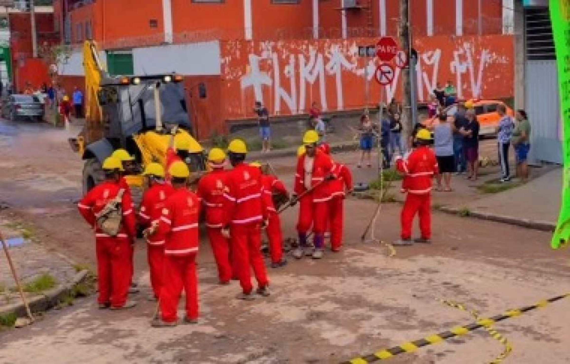 Prefeitura de BH inicia limpeza das ruas afetadas no Barreiro