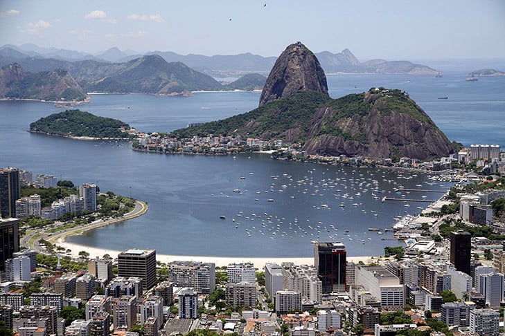 Um dos pontos mais famosos de Botafogo é a Enseada de Botafogo, uma bela baía em forma de meia-lua que abriga a praia, o Pão de Açúcar e o Morro da Urca.