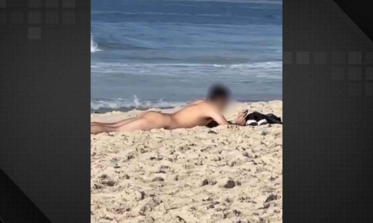 Peru empanado no Natal? Peladão é flagrado na praia de Ipanema -  (crédito: Reprodução/Redes Sociais)