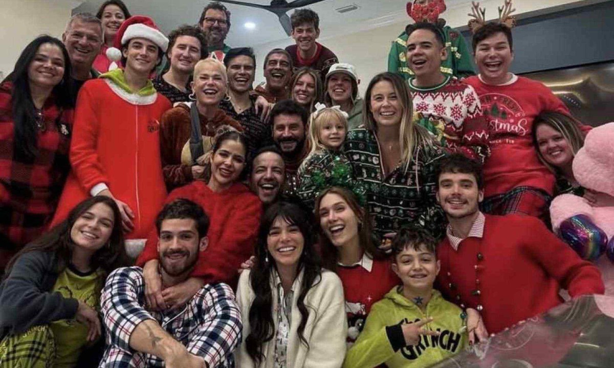 Bruna Marquezine e João Guilherme foram ao Natal de Xuxa -  (crédito: Reprodução/ Instagram)