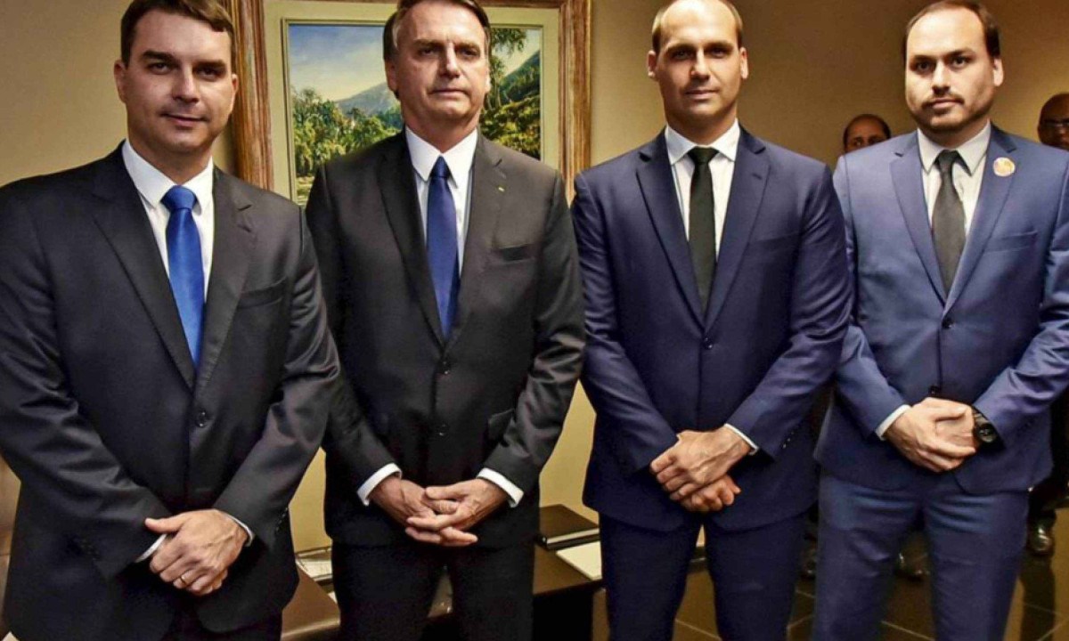 Alas do bolsonarismo discordam sobre o melhor filho de Bolsonaro para disputar 2026 - (crédito: Platobr)
