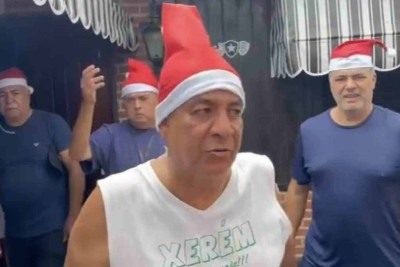 Zeca Pagodinho distribuiu presentes para crianças de sua cidade natal, Xerém, no Rio de Janeiro -  (crédito: Reprodução/ Instagram)