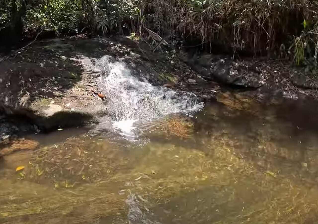 Durante a estação mais fria, as temperaturas amenas tornam o local perfeito para passeios a dois, enquanto as cachoeiras, cujas águas geladas atraem os aventureiros, ficam mais tranquilas.