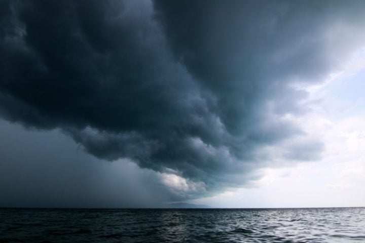 Os homens enfrentaram tempestades, frio extremo e insolação, já que o barco era aberto.