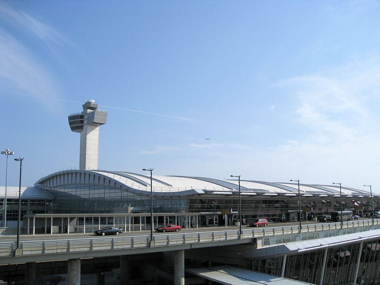 O voo do  Boeing 787-9 termina no aeroporto internacional John F. Kennedy, de Nova York, o quinto mais movimentado dos Estados Unidos.

