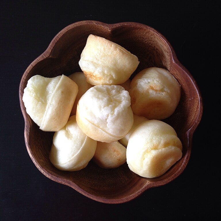 Essa não é a primeira vez que o pão de queijo do Brasil aparece em uma lista do TasteAtlas. Em 2023, o guia elegeu o prato como a terceira melhor comida de café da manhã do mundo.