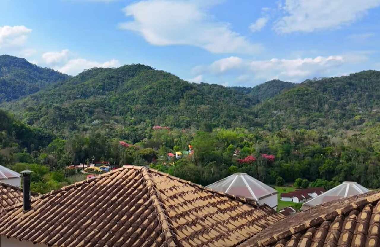 A cidade está localizada na Serra da Mantiqueira, um dos pontos mais altos do Rio de Janeiro e seu clima ameno e paisagens montanhosas a tornam um local perfeito para visitas durante todo o ano.