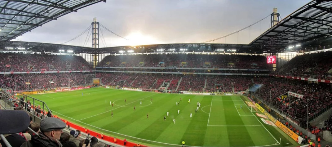 Colônia é casa do clube de futebol homônimo, tricampeão alemão (temporadas 1961/62, 1963/64 e 1977/78). Atualmente, a equipe disputa a segunda divisão nacional. 

