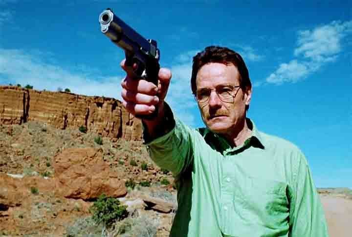 Criada por Vince Gilligan, a série estreou em 2008 no canal AMC e foi ao ar até 2013, completando cinco temporadas. 