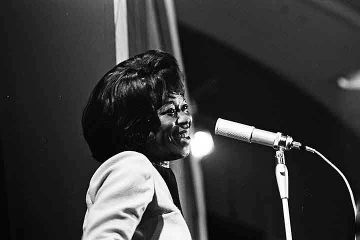 Sarah Vaughan (1924-1990): Cantora natural de Newark, em Nova Jersey, tinha técnica sofisticada que a fez uma voz adorada por lendários compositores e instrumentistas do jazz, como o saxofonista Charlie Parker e o trompetista e líder de orquestra Dizzy Gillespie.

