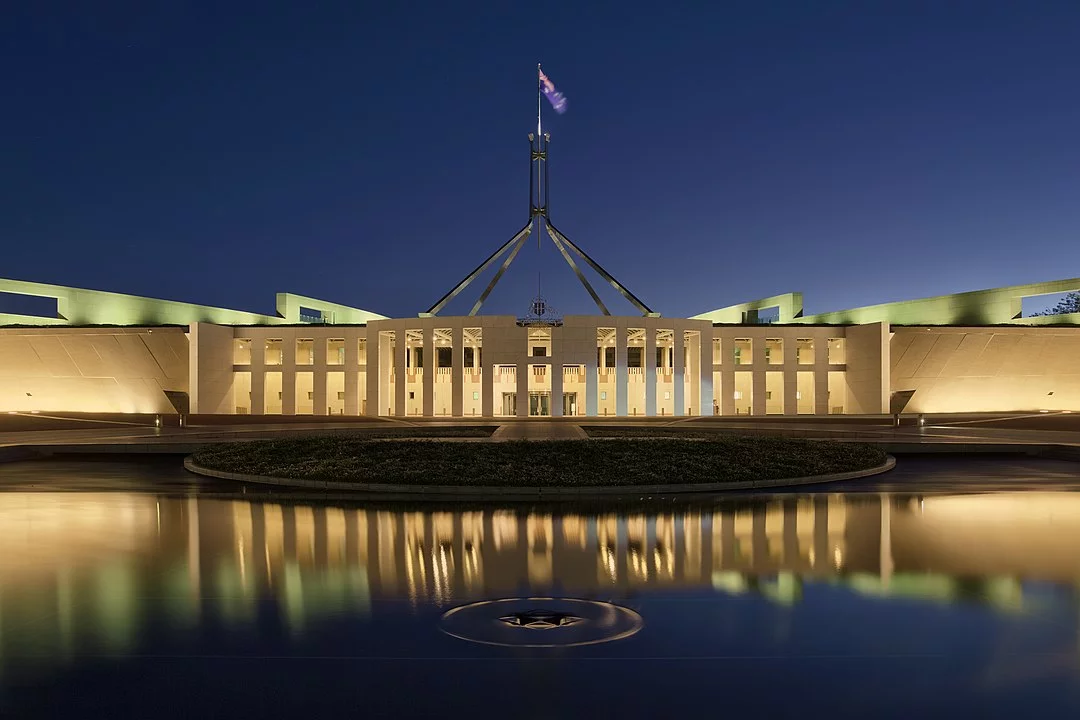 Capital da Austrália, conhecida por suas instituições nacionais, como o Parlamento, a Galeria Nacional e o Memorial de Guerra Australiano. É uma cidade planejada com grandes áreas verdes.

