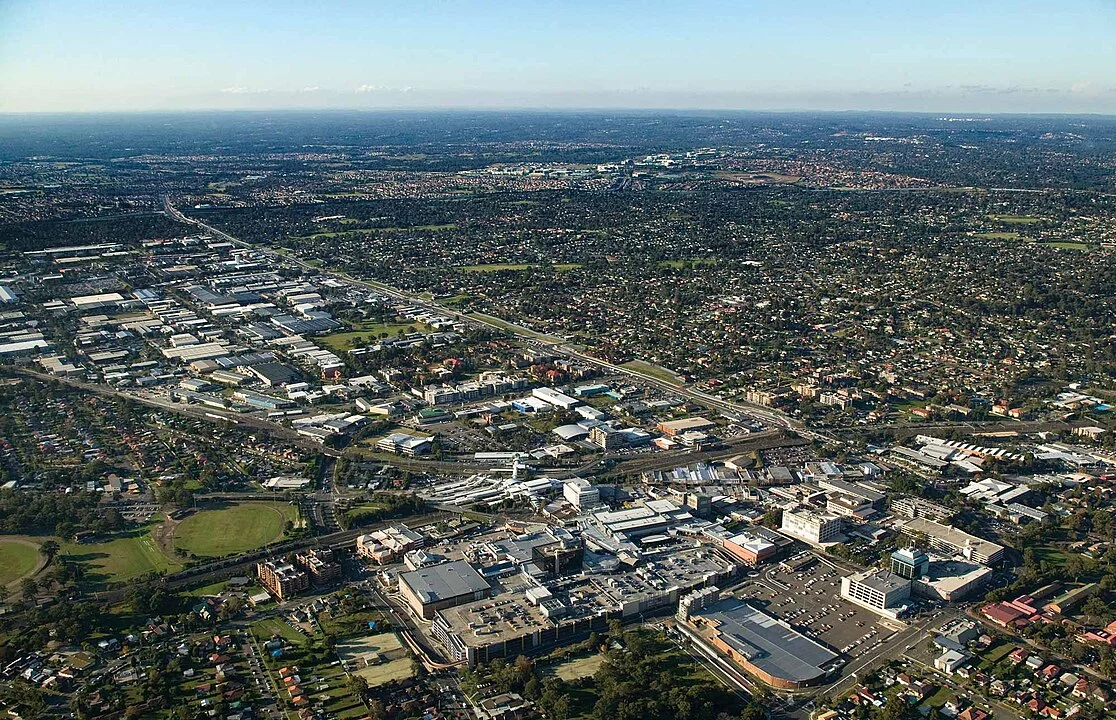 Localizada na Grande Sydney, na Austrália, Blacktown é uma cidade multicultural e um dos municípios com maior diversidade étnica do país. Destaca-se por seu desenvolvimento urbano, centros comerciais e áreas residenciais. Também possui atrações como o Featherdale Wildlife Park e várias reservas naturais.
