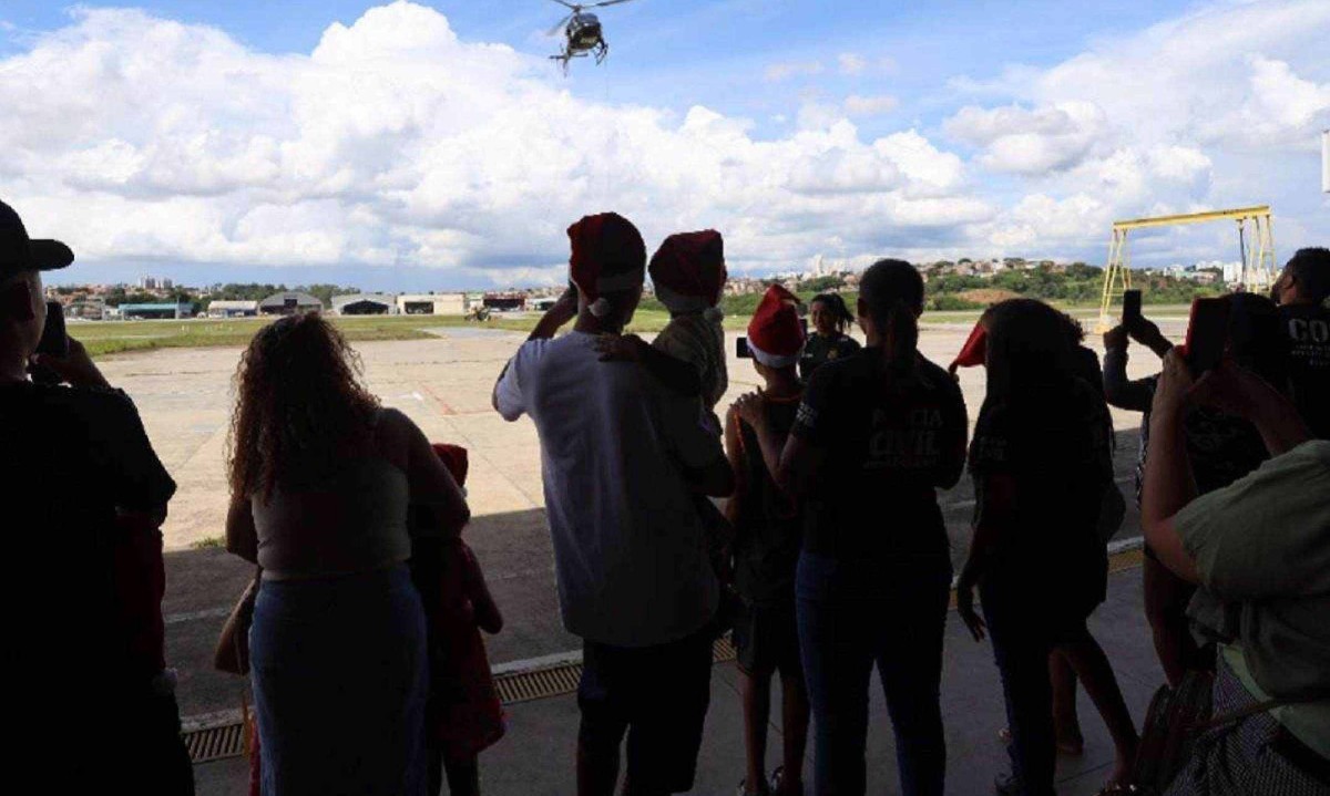 Filhos da vítima visitaram o hangar da Polícia Civil, onde conheceram as estruturas aerotáticas da corporação -  (crédito: Polícia Civil/Divulgação)