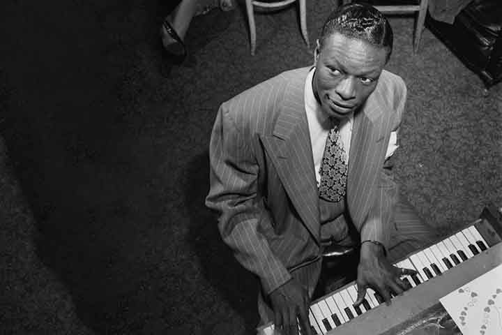 Nat King Cole (1919-1965): Nascido em Montgmorey, no Alabama, começou a carreira musical como pianista com um estilo próprio, de toque mais suave que influenciou nomes importantes do instrumento, como Oscar Peterson e Diana Krall. 
