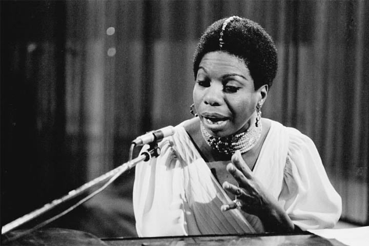 Nina Simone (1933-2003): Nascida na Carolina do Norte, em 1933, a compositora, pianista e cantora ficou muito associada ao jazz, mas passeou por vários estilos com grande desenvoltura, do clássico ao folk. 
