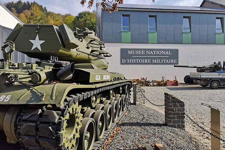 Museu Nacional de História Militar: Esse é um destino imperdível para os apaixonados por história, especialmente militar. O museu conta a rica história militar do país, desde as eras medievais até os conflitos mundiais do século 20.