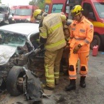 MG: acidente envolvendo dois veículos deixa 4 feridos na BR-381 - CBMMG/Divulgação