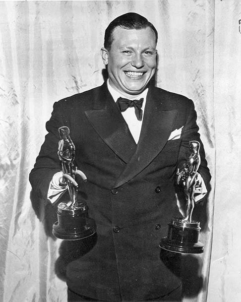 Este filme lhe deu o Oscar de Melhor Ator Coadjuvante. Só que, por ser deficiente físico, ele também ganhou um Oscar Honorário pelo papel - uma homenagem da Academia de Artes e Ciências Cinematográficas. Com isso, tornou-se um caso único no cinema. 